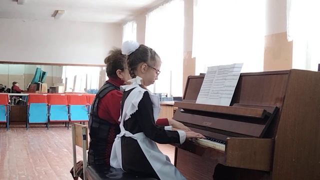 Русская народная песня "Светит месяц." Ивлева Елизавета. 2 класс. смотреть онлайн