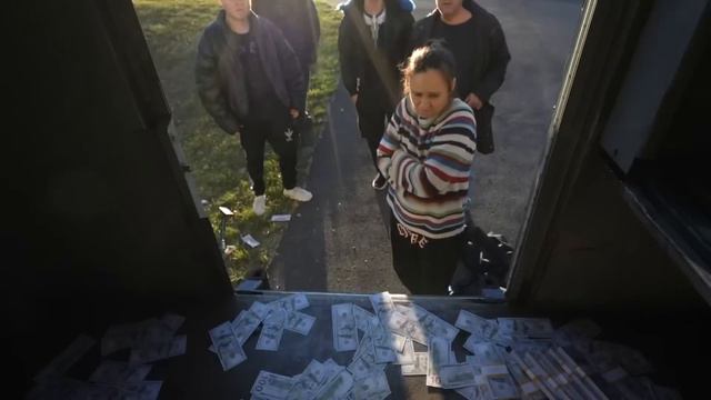 I Robbed An Armored Truck With $50 MILLION Inside! смотреть онлайн