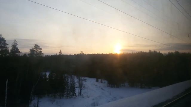 восход СОЛНЦА (вид из окна электропоезда) смотреть онлайн
