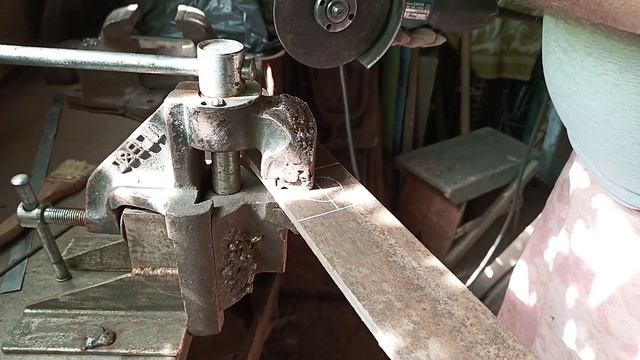 Как сделать большое отверстие в металле без коронки или ступенчатого сверла. смотреть онлайн