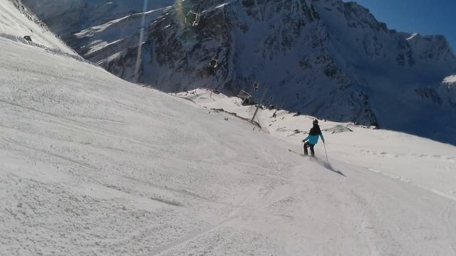 POV 4K Знакомство с трассами Эльбруса Мир-Кругозор-Азау спуск с 3400м смотреть онлайн