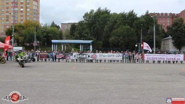 Мотошоу на квадрацикле с участием парня из толпы от федерации мотоспорта на Дне города Йошкар-Ола смотреть онлайн