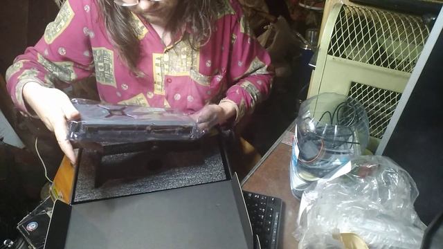 Распаковка купленной в интернет магазине Regard видеокарты Gigabayte Radeon VII смотреть онлайн