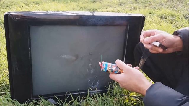 ?РАЗНОС ТЕЛЕВИЗОРА ПЕТАРДОЙ!!!?ЖЕСТЬ В САМОМ КОНЦЕ!? смотреть онлайн