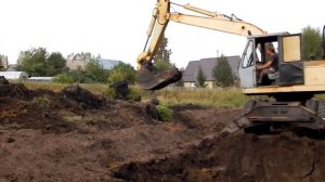 Чистка водоема экскаватором ЭО-3323 в паре с Т-4 (2021)