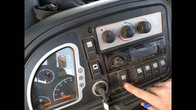Устройство кабины экскаватора-погрузчика JCB-3CX Super Site Master смотреть онлайн