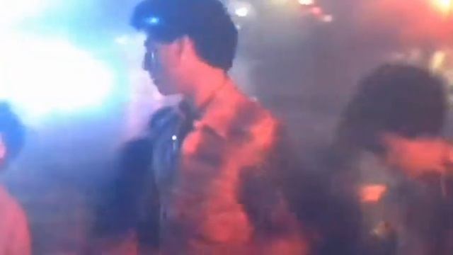 John Travolta SATURDAY NIGHT FEVER. смотреть онлайн