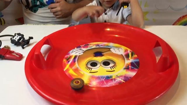 Бейблэйд Зет Ахиллес (Z Achilles) против Фафнир (Fafnir F3) - распаковка, обзор, Beybladeburst