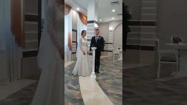 Регистрация брака. Жених держит Дисциплину в ЗАГСе под Контролем!)))) смотреть онлайн