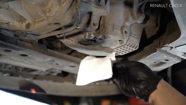 Hvordan bytte oljefilter og motorolje der på RENAULT CLIO 3 [AUTODOC-VIDEOLEKSJONER] смотреть онлайн