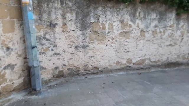 ??Salita Petraio/ Старинная лестница вдоль фуникулёров между нагорной и прибрежной частями Неаполя. смотреть онлайн