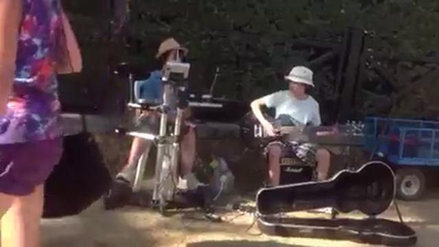2 Brothers Busking смотреть онлайн