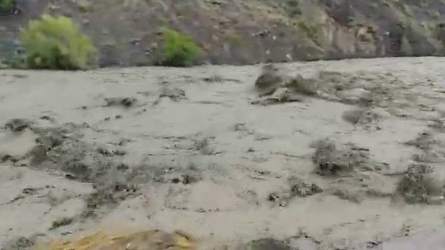 Река Самур забушевалась смотреть онлайн