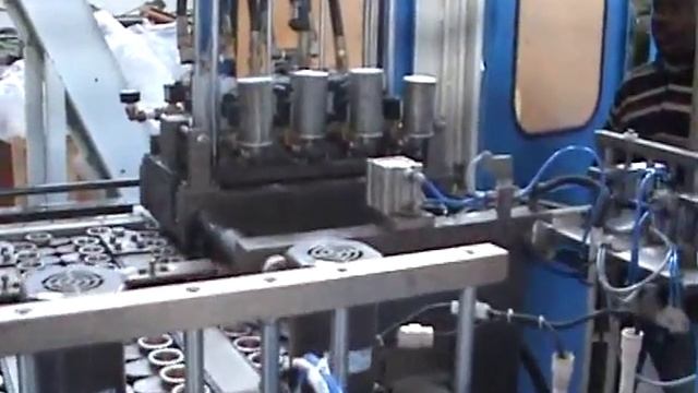 Автомат выдува ПЭТ бутылок линейного типа CM-A4 смотреть онлайн