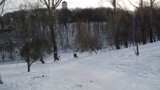 Гоша едет на ватрушке по страшной горке смотреть онлайн