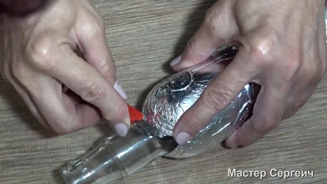 Из обычной стеклянной бутылки сделали настоящую красоту смотреть онлайн