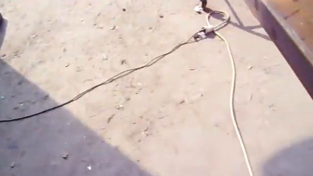 Пашка зачищает от ржавчины орбитальной машиной. смотреть онлайн