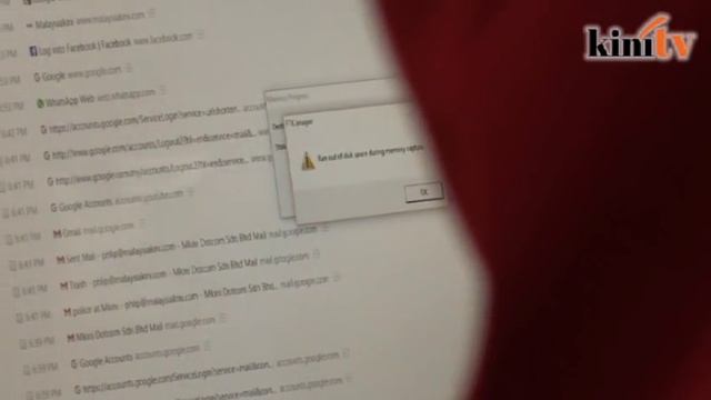 Police, MCMC raid Malaysiakini, seize computer смотреть онлайн
