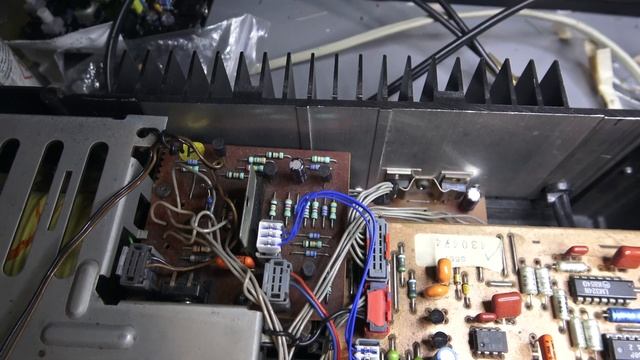 A QUICK REPAIR OF MY VINTAGE PHILIPS CD 104 CD PLAYER смотреть онлайн