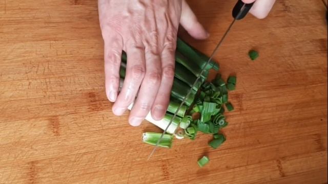 Как Правильно Нарезать Лук Зеленый смотреть онлайн