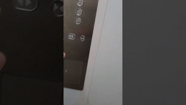 Лифт Mitsubishi electric 18 чел 1350 кг в Назарбаевском аэропорту (С правой стороной) смотреть онлайн