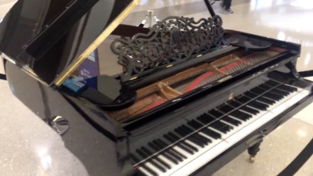 Steinway in LA airport смотреть онлайн