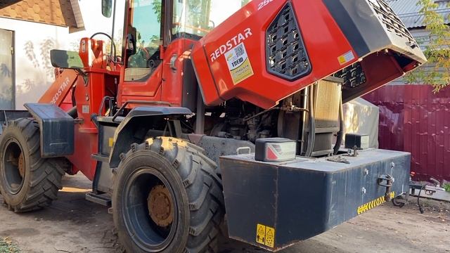 Техника из Китая: обзор фронтального погрузчика RedStar 2500GT смотреть онлайн
