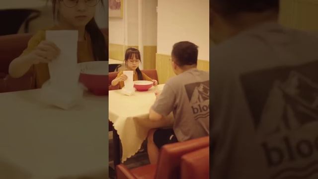步美妈妈手机丢了，刚好有个姐姐拿着手机询问机主密码，妈妈应该告诉她吗？【名侦探步美】 смотреть онлайн