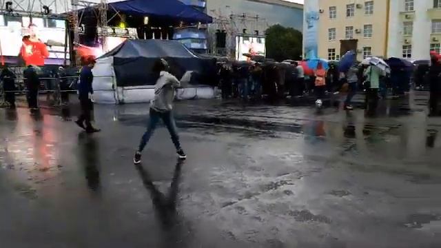 Подтанцовка группы Пицца в Ульяновске ))). День молодежи 2017 в Ульяновске смотреть онлайн