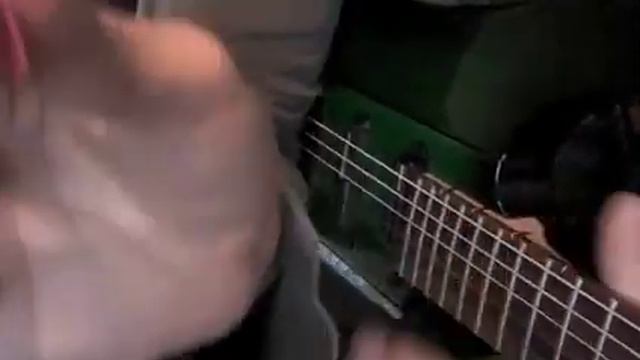 How to play pinch harmonics on the electric guitar смотреть онлайн