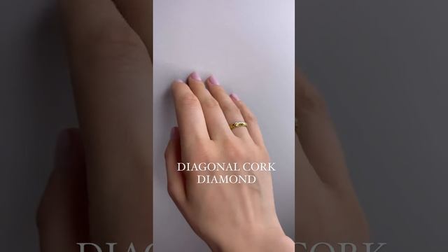 Необычные обручальные кольца из комбинированного золота с бриллиантовой дорожкой смотреть онлайн