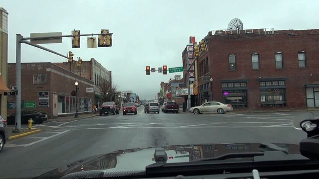 Bristol Tennessee and Virginia Roadside Attraction and Train Station at the State Line смотреть онлайн