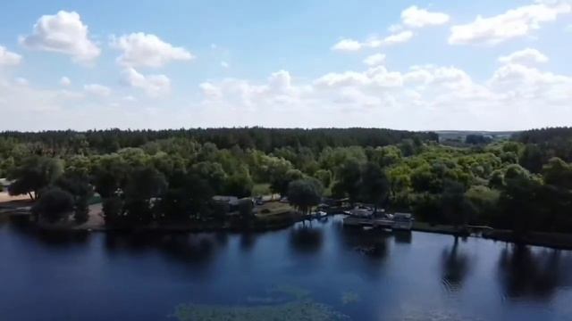 Полёт на квадрокоптере над рекой смотреть онлайн