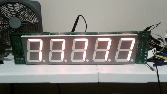 Thump-A-Trump display test bench смотреть онлайн