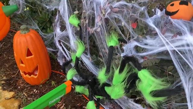 Halloween Trick or Treat Challenge Games!!! смотреть онлайн