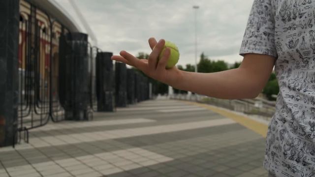 Базовые уроки жонглирования для начинающих. Жонглирование мячами