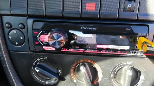 Распаковка — Бездисковая автомагнитола Pioneer MVH-S120UB смотреть онлайн
