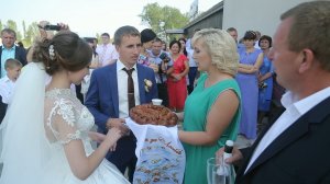 Что говорят родители молодожёнам, когда встречают их с караваем.