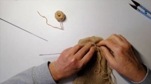 РЕМОНТ ВЯЗАНЫХ НОСКОВ. ЛЕГКИЙ И БЫСТРЫЙ СПОСОБ.