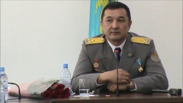 Ұшқыш ғарышкер, «Халық қаһарманы» Айдын Айымбетовпен кездесу смотреть онлайн
