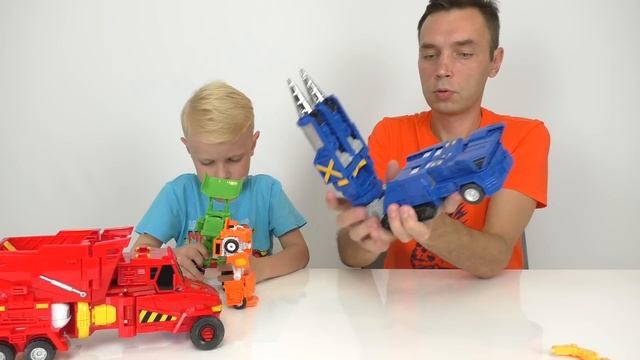 Трансформеры Огромный Робот Карбот. Собираем одного Трансформера из четырех машинок. смотреть онлайн