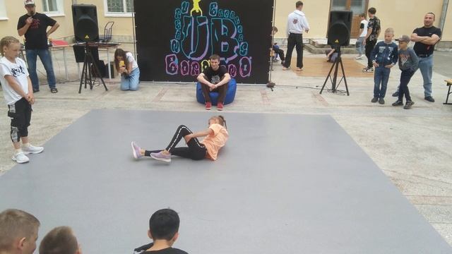 Брейкинг соло (7 - 9 лет) - Батл 2 - "Битва школ 2023" смотреть онлайн