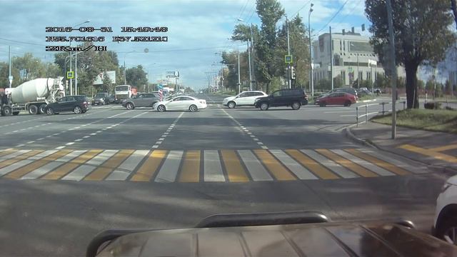 Чурка в BMW н231те777rus нагло нарушает и черножопый в мерсе пытается неудачно быковать смотреть онлайн