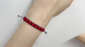 Браслет из макраме с бусинами