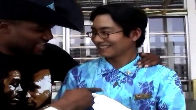 Quinton RAMPAGE Jackson Trolling Asian Guy For His Hat смотреть онлайн
