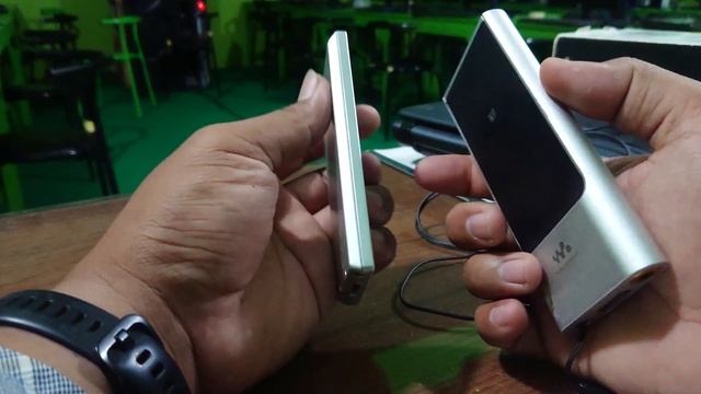 NW A26 VS ZX100 WALKMAN смотреть онлайн
