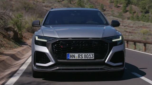 Audi RS Q8 in Florett Silver Driving Video смотреть онлайн