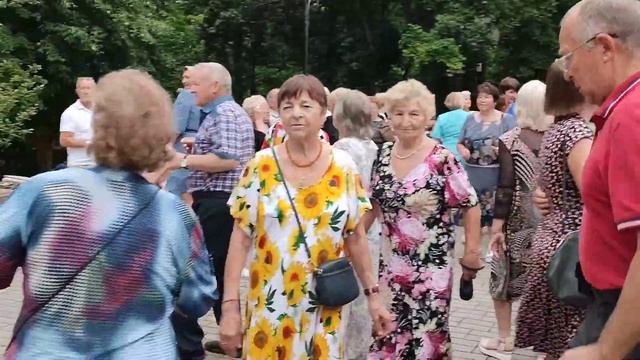 "НЕДОТРОГА"...на танцполе в Гомельском парке...лето 2022год. смотреть онлайн