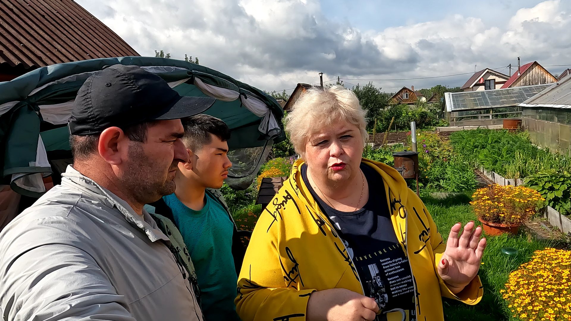 Вашими пожеланиями я снова с вами. Работаем на даче и коптим рыбку и крылышки. смотреть онлайн