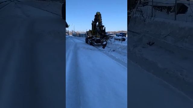 Очистка жд путей от снега экскаватором Atlas 1604 смотреть онлайн
